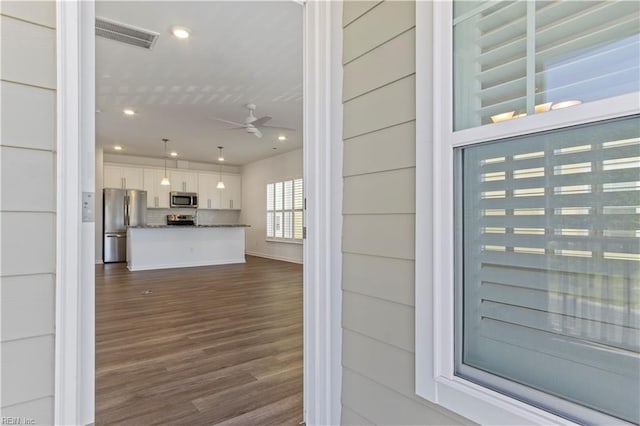 entrance to property with ceiling fan