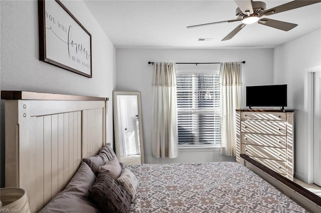 bedroom with ceiling fan