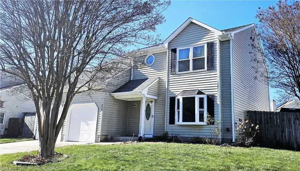 view of front of property featuring a front yard and a garage