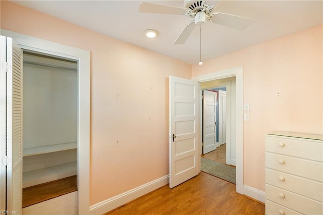 unfurnished bedroom with light wood-type flooring, a closet, and ceiling fan