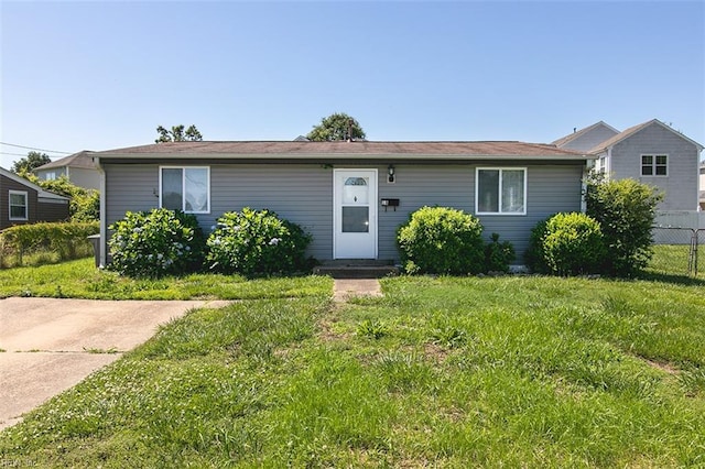 single story home featuring a front lawn