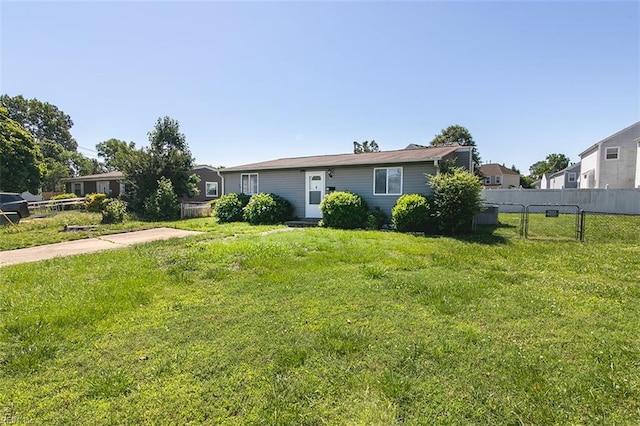 view of front facade with a front yard