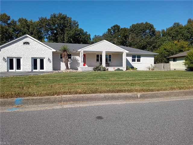 single story home featuring a front yard