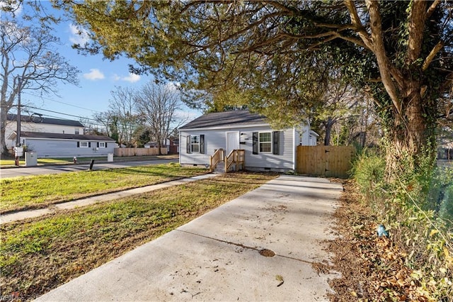 view of front of home with a front lawn