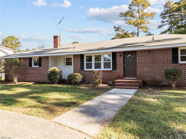 ranch-style home featuring a front lawn