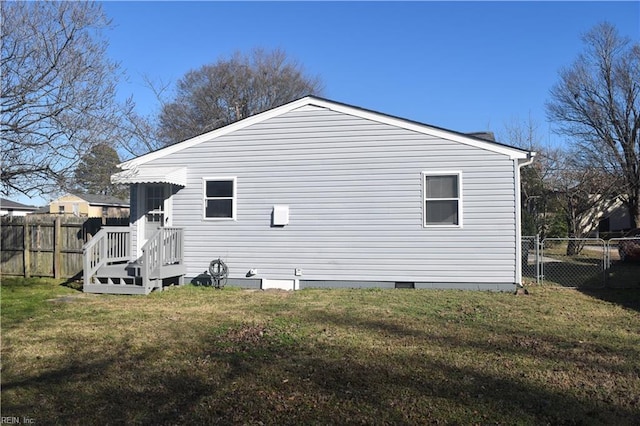 view of side of property featuring a yard