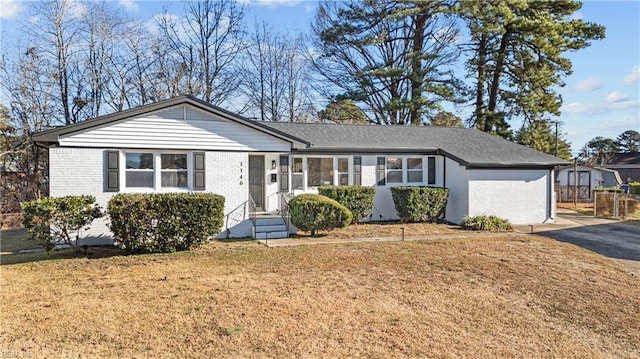 single story home featuring a front yard