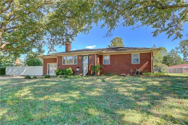 single story home featuring a front lawn