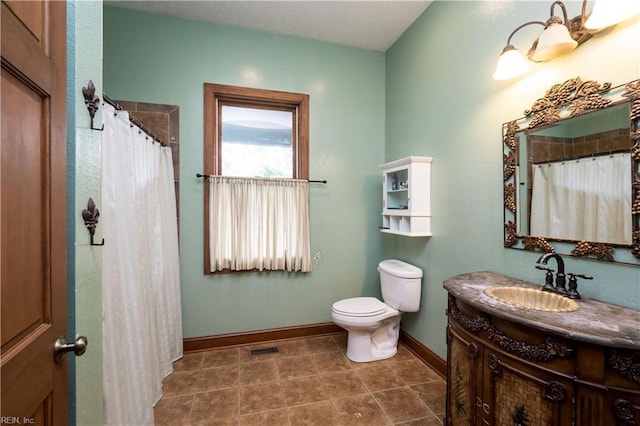 bathroom featuring a shower with shower curtain, vanity, and toilet