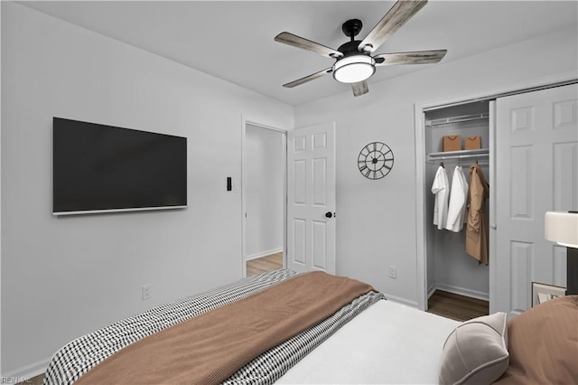 bedroom with ceiling fan, wood-type flooring, and a closet