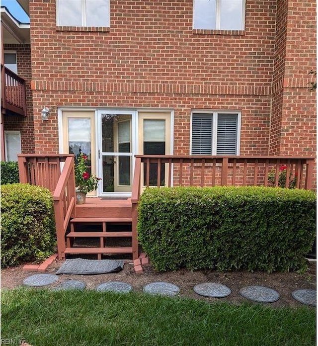 entrance to property featuring a wooden deck