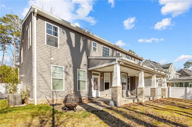 view of front of house featuring a porch, cooling unit, and a front lawn