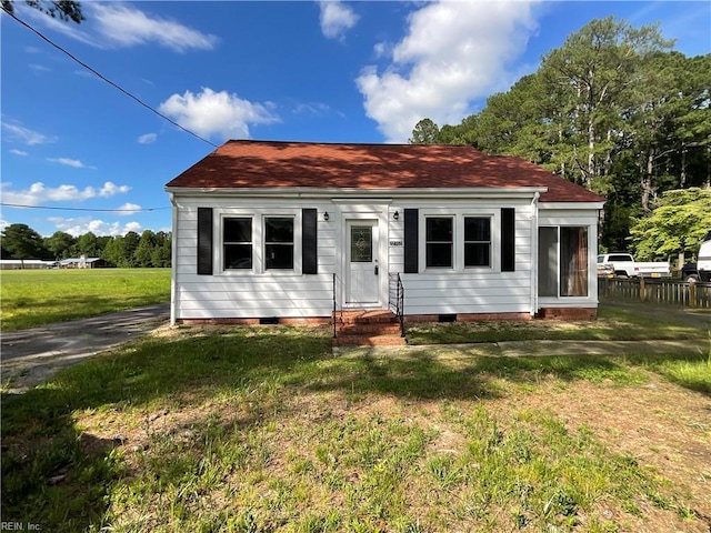 view of front of home with a front lawn