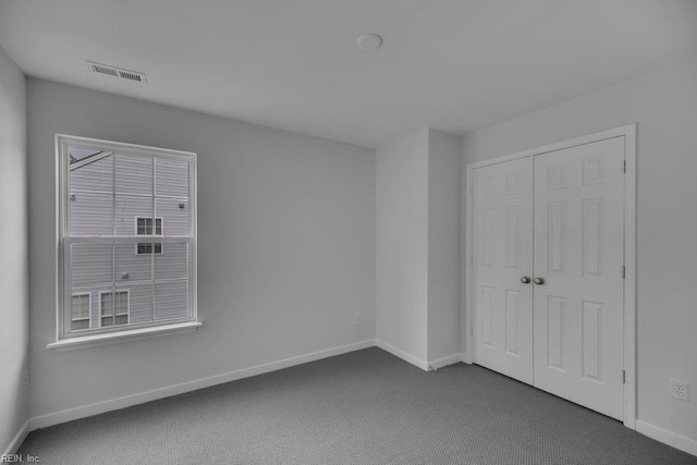 unfurnished bedroom with carpet flooring and a closet