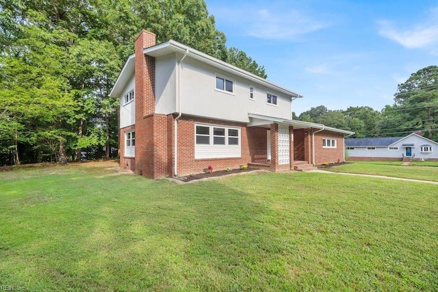 view of front of home with a front lawn