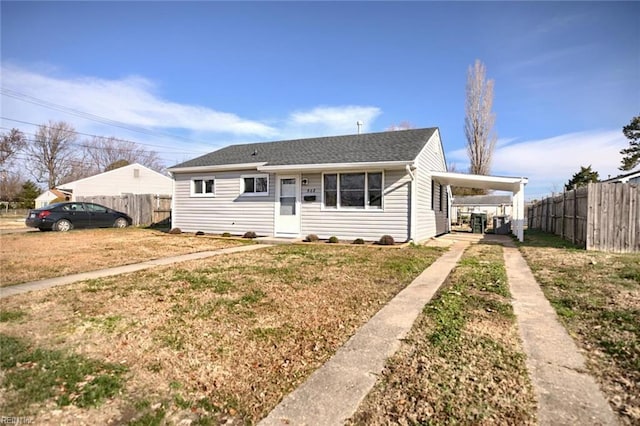 view of front of property featuring a front yard and a carport