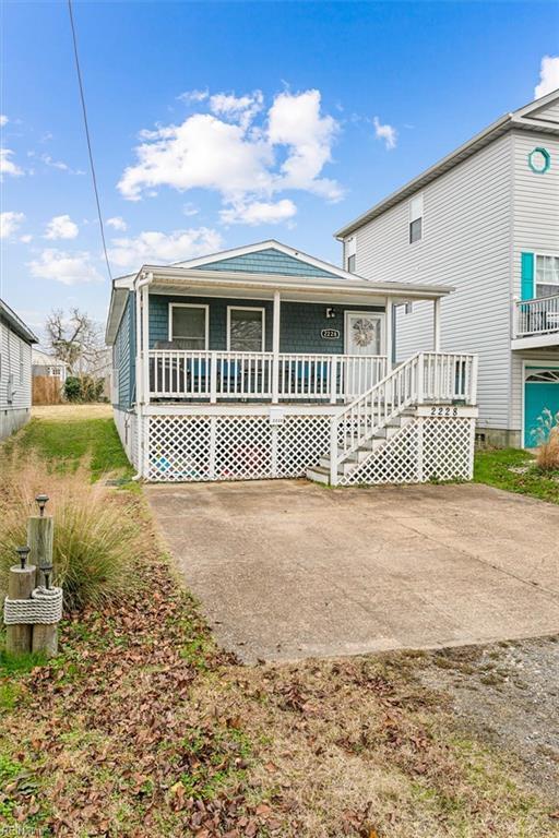 view of front of house with a porch