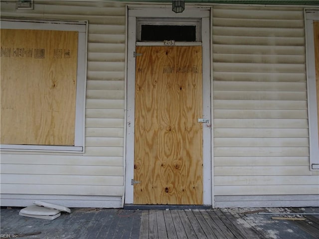 view of property entrance