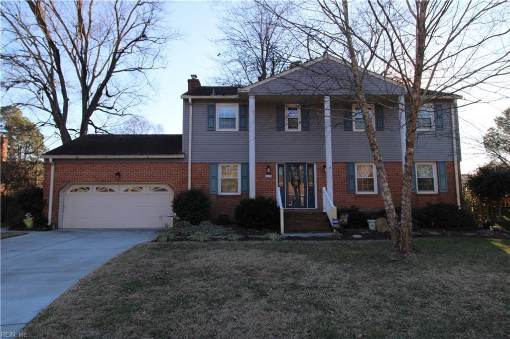 view of front of house featuring a garage and a front lawn