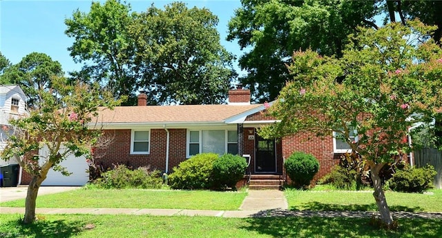 view of front of house with a front lawn and a garage