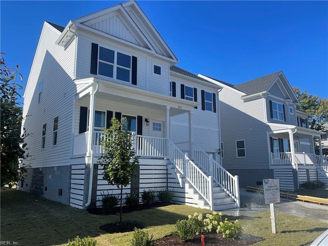 view of front of property with a front lawn and covered porch