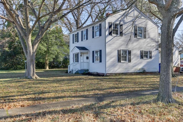 view of front of house featuring a front lawn