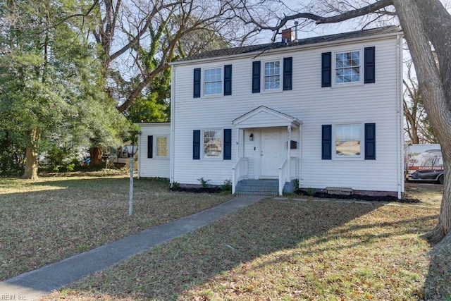 view of front facade with a front yard