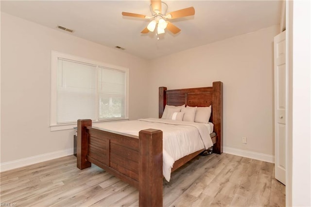 bedroom featuring light hardwood / wood-style floors and ceiling fan