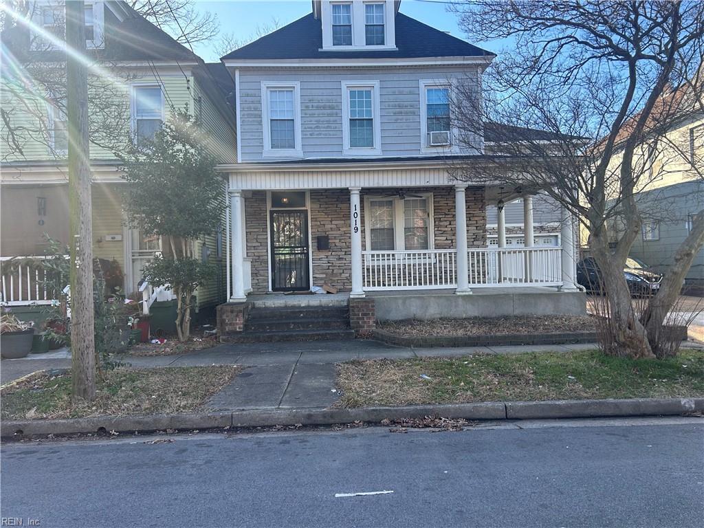 view of front facade with covered porch