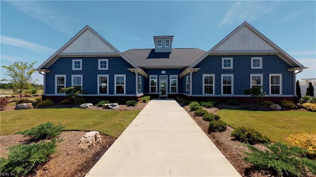 craftsman house featuring a front yard