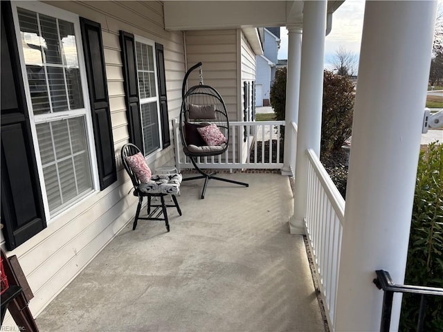 balcony featuring covered porch