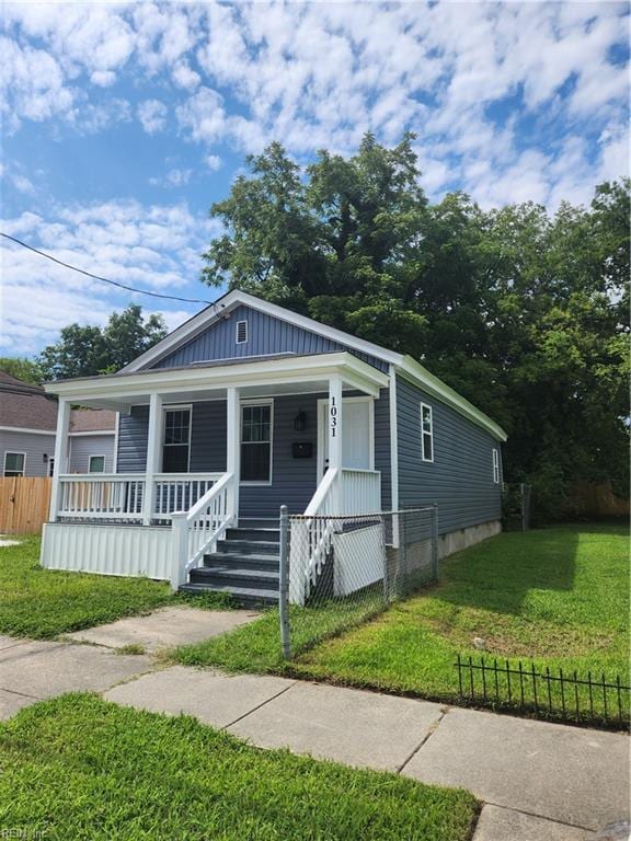 view of front facade with a porch and a front lawn