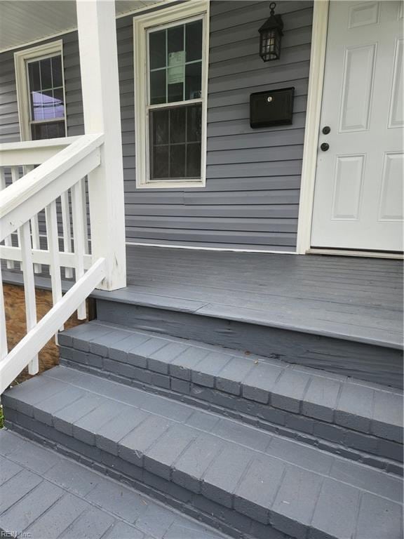 property entrance featuring covered porch