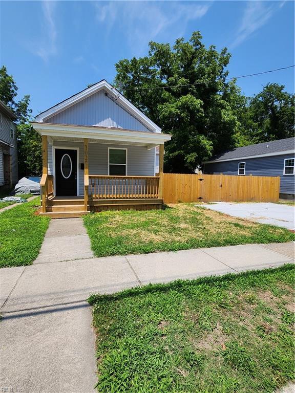 view of front of home featuring covered porch