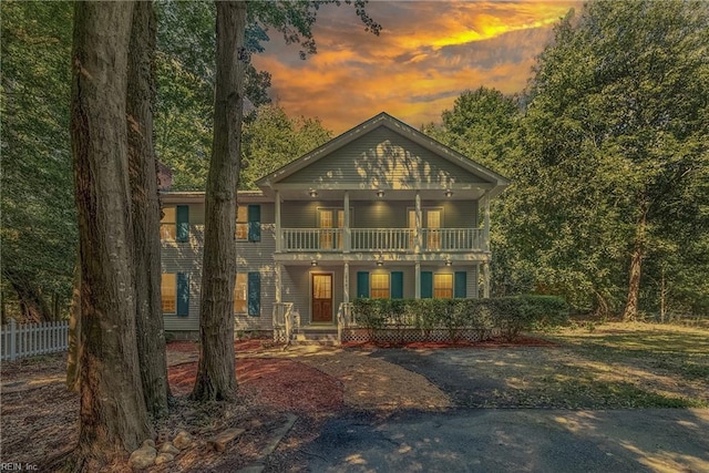 view of front of home featuring a balcony