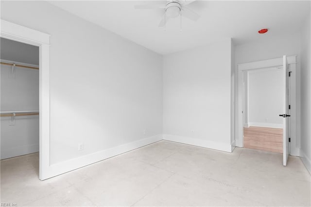 unfurnished bedroom with ceiling fan and a closet