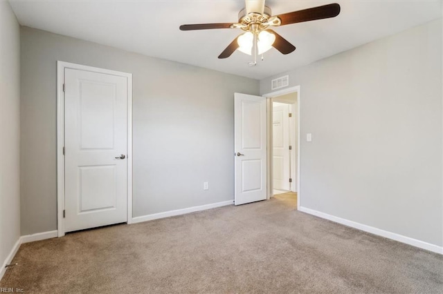 empty room featuring light carpet and ceiling fan