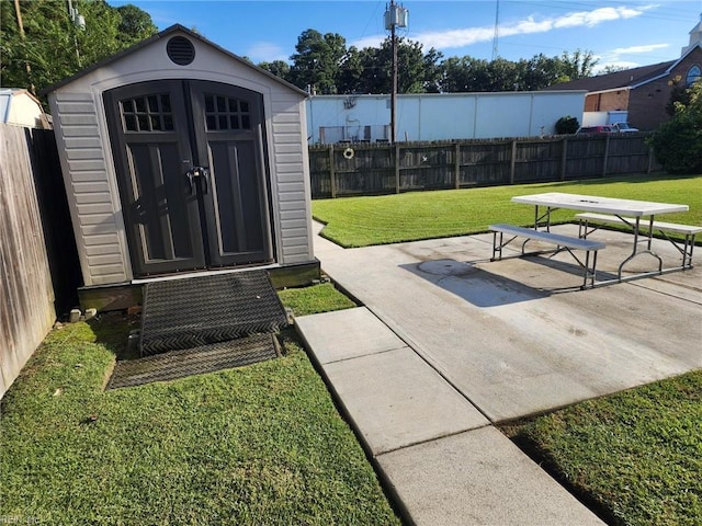 exterior space featuring a yard