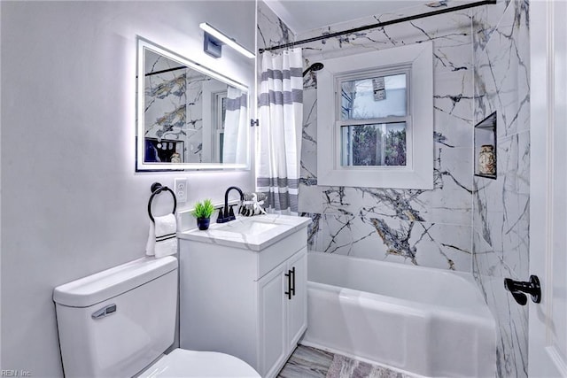 full bathroom featuring shower / tub combo with curtain, vanity, and toilet