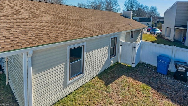 view of side of property featuring a lawn