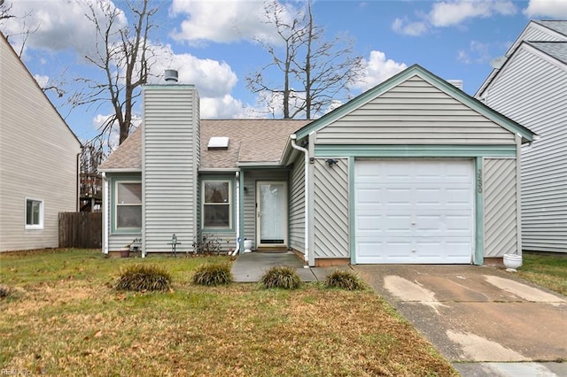 view of front of home featuring a front yard and a garage