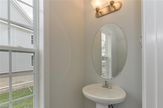 bathroom featuring sink