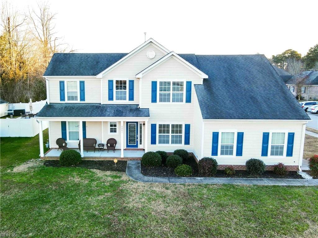 view of front of house with a front yard