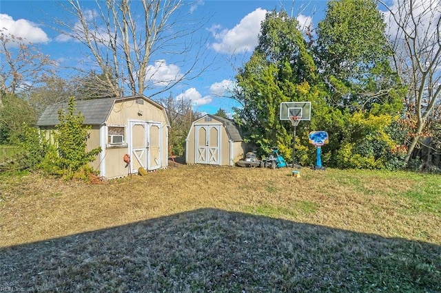 view of yard with a storage shed