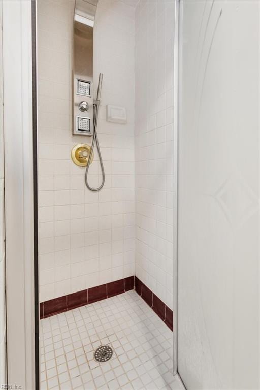 bathroom with tiled shower