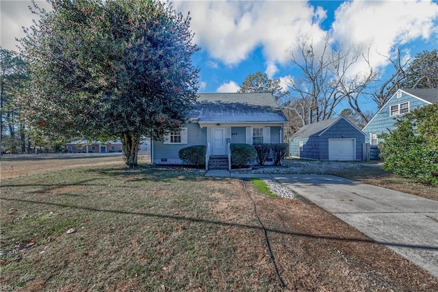 view of front of property featuring a garage, an outdoor structure, and a front lawn