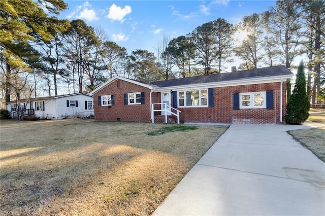 single story home featuring a front yard