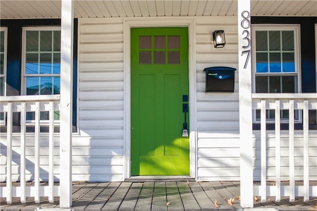 doorway to property with covered porch