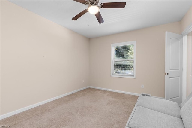 unfurnished room with light carpet and ceiling fan