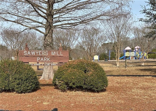 view of community / neighborhood sign